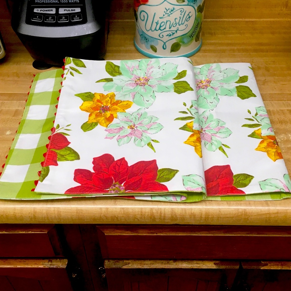 The Pioneer Woman Poinsettia Christmas Runner Tablecloth NWOT!